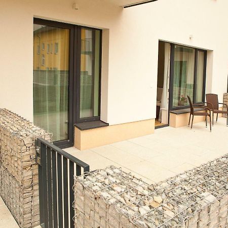 Sunny, Fully Furnished Studio Type With Terrace Pilsen Exterior photo