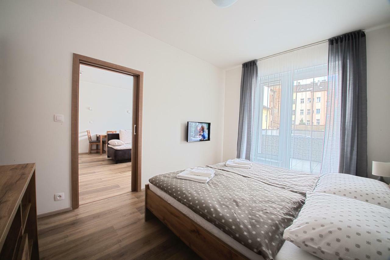 Sunny, Fully Furnished Studio Type With Terrace Pilsen Exterior photo