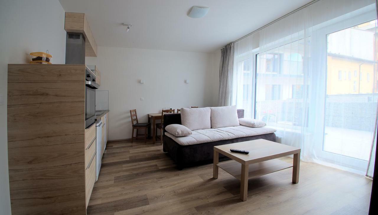 Sunny, Fully Furnished Studio Type With Terrace Pilsen Exterior photo