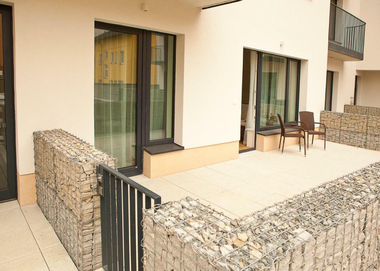 Sunny, Fully Furnished Studio Type With Terrace Pilsen Exterior photo