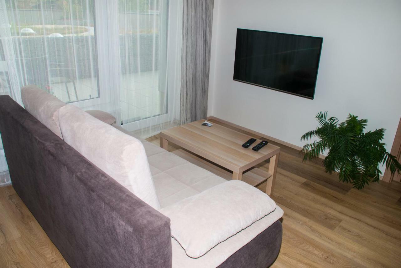 Sunny, Fully Furnished Studio Type With Terrace Pilsen Exterior photo