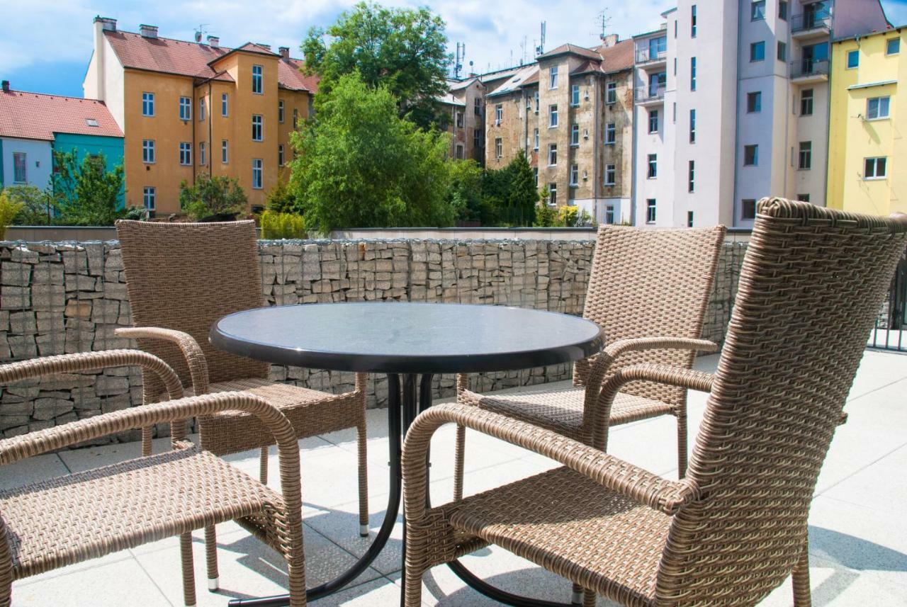 Sunny, Fully Furnished Studio Type With Terrace Pilsen Exterior photo