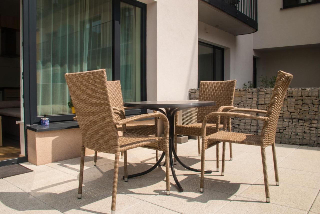 Sunny, Fully Furnished Studio Type With Terrace Pilsen Exterior photo